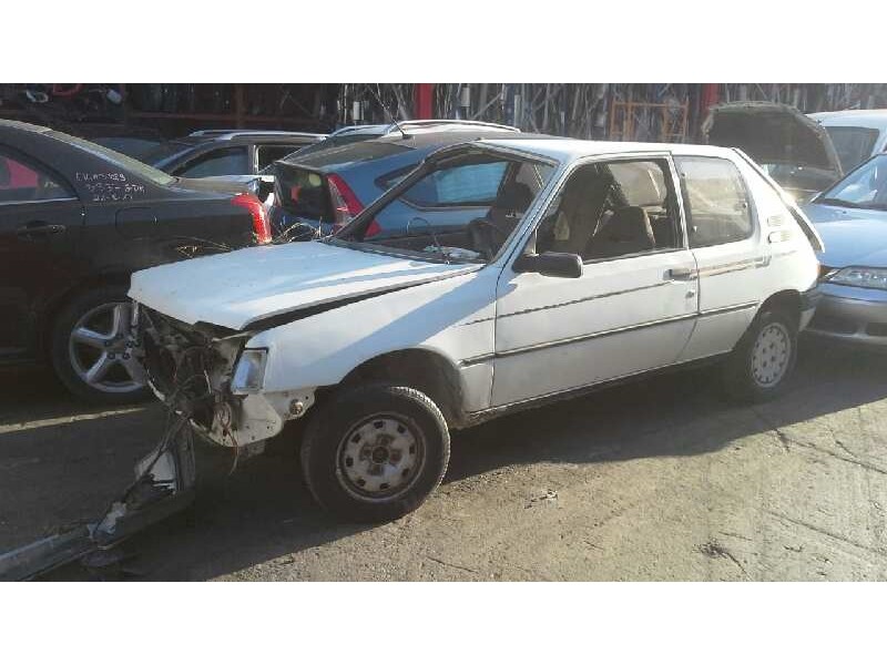 peugeot 205 berlina del año 1989