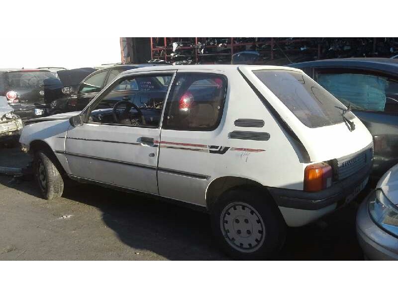 peugeot 205 berlina del año 1989