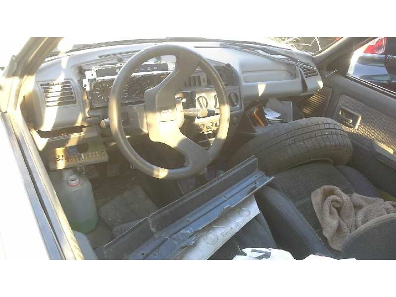 peugeot 205 berlina del año 1989