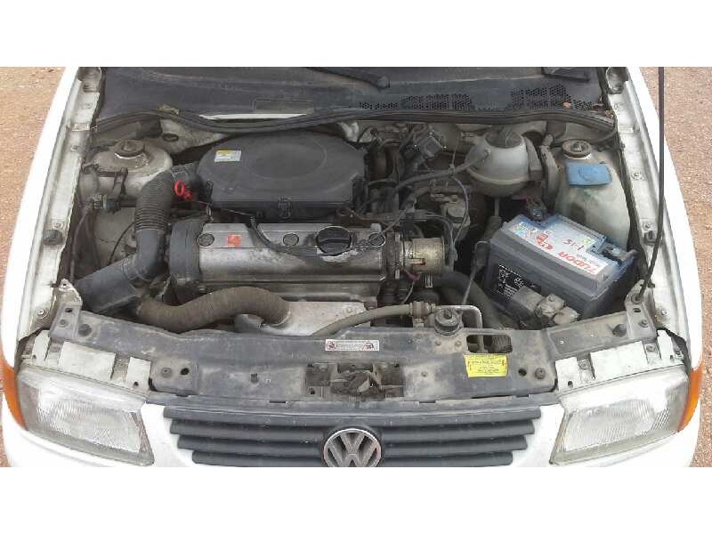 volkswagen polo berlina (6n1) del año 1996