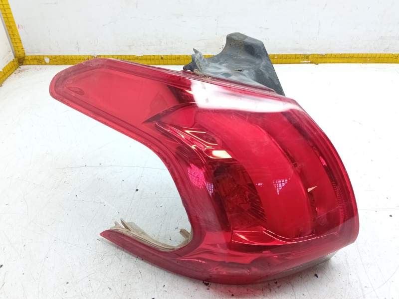 Recambio de piloto trasero izquierdo para peugeot 2008 (--.2013) active referencia OEM IAM 9826730480  