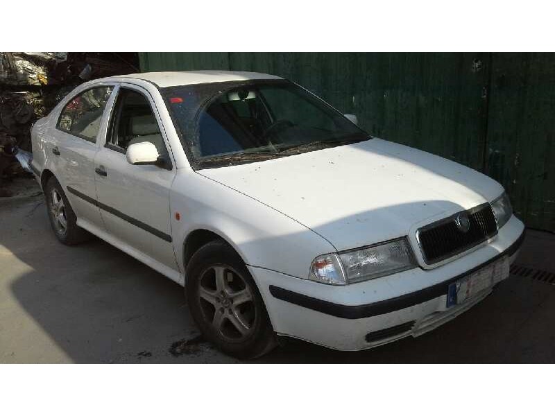 skoda octavia berlina (1u2) del año 2000