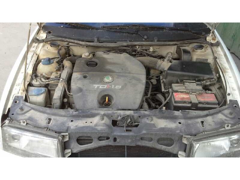 skoda octavia berlina (1u2) del año 2000