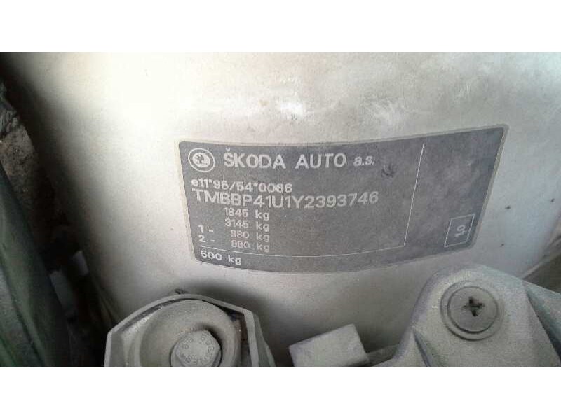 skoda octavia berlina (1u2) del año 2000