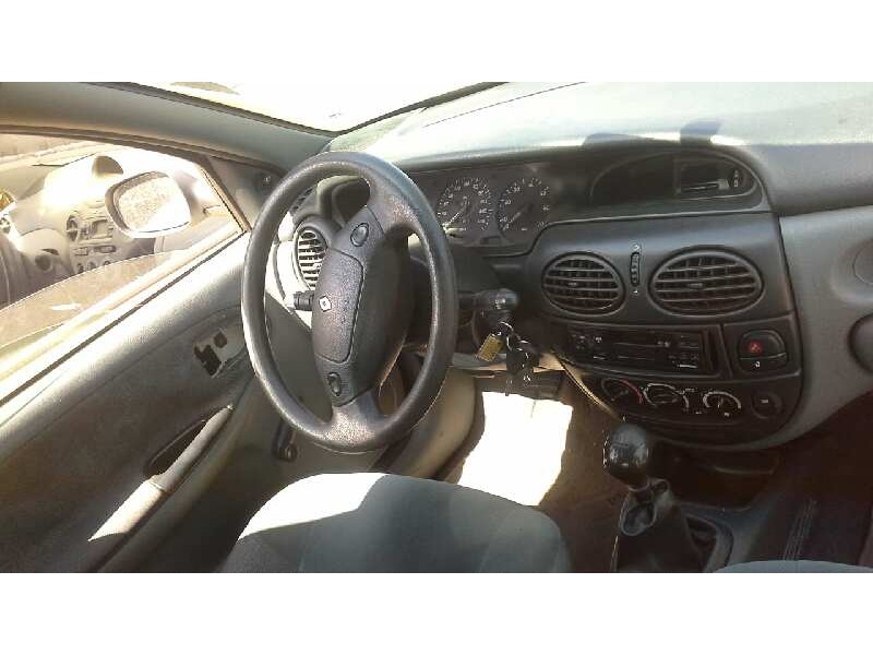 renault megane i berlina hatchback (ba0) del año 1996
