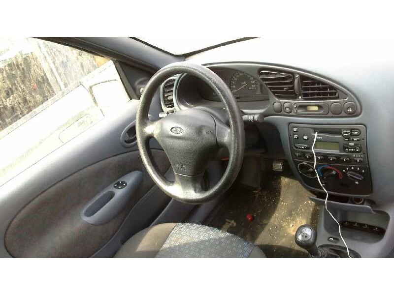 ford fiesta berl./courier del año 1996