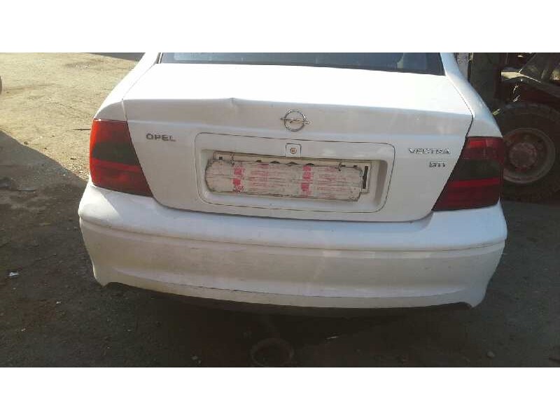 opel vectra b berlina del año 1999
