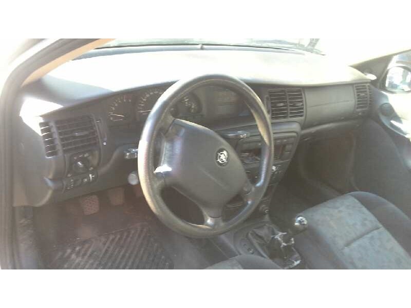 opel vectra b berlina del año 1999