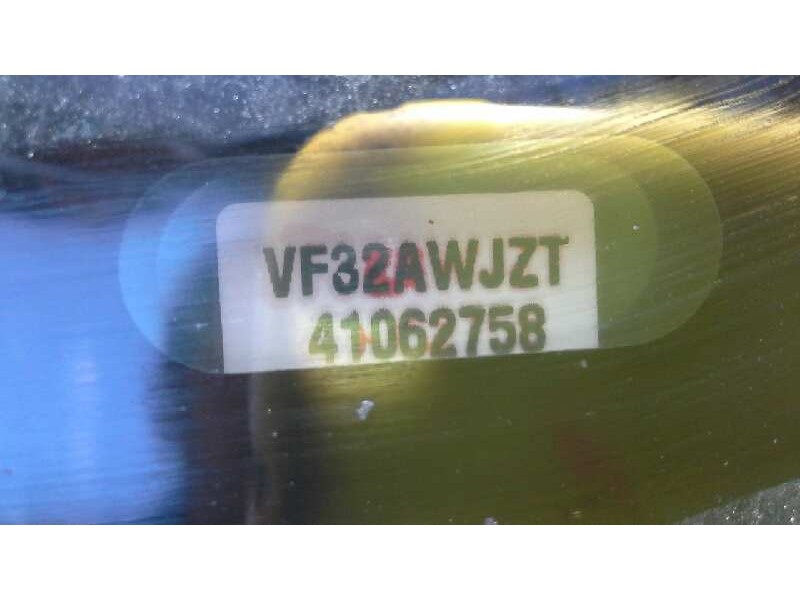 peugeot 206 berlina del año 2000