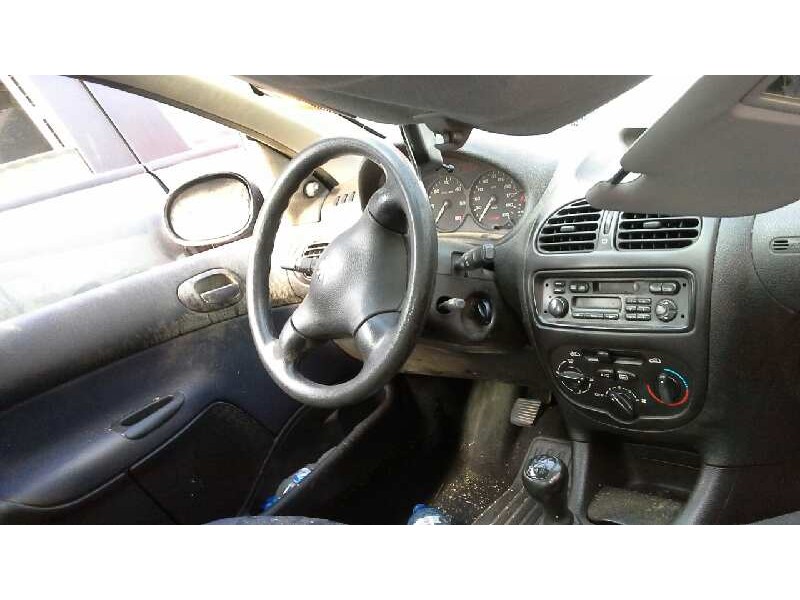 peugeot 206 berlina del año 2000