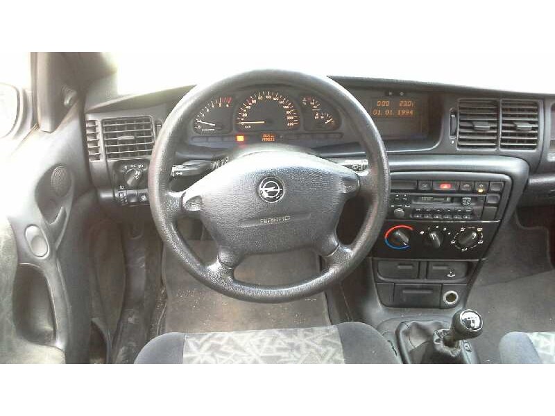 opel vectra b berlina del año 1997