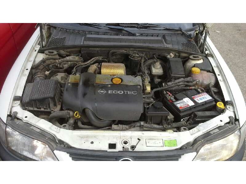 opel vectra b berlina del año 1997