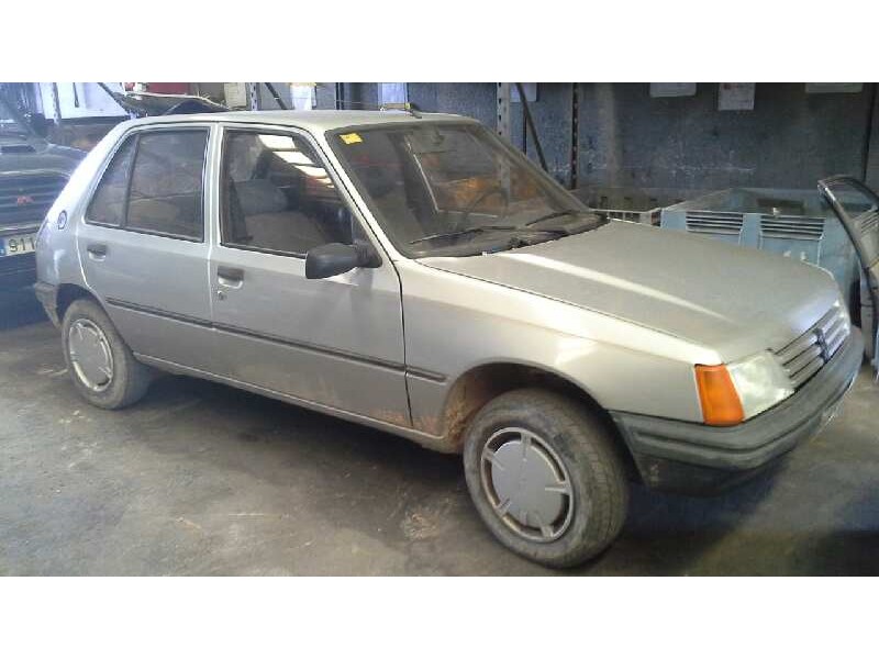 peugeot 205 berlina del año 1988