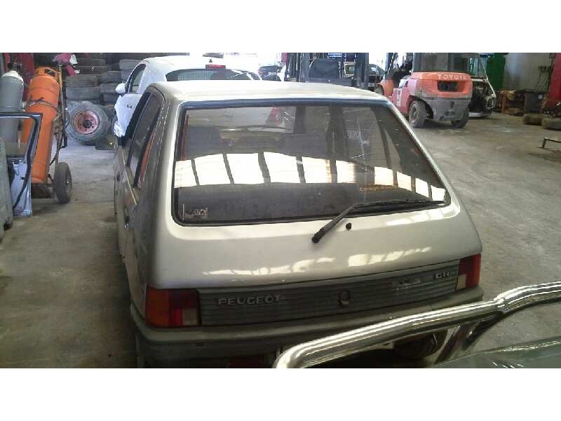 peugeot 205 berlina del año 1988