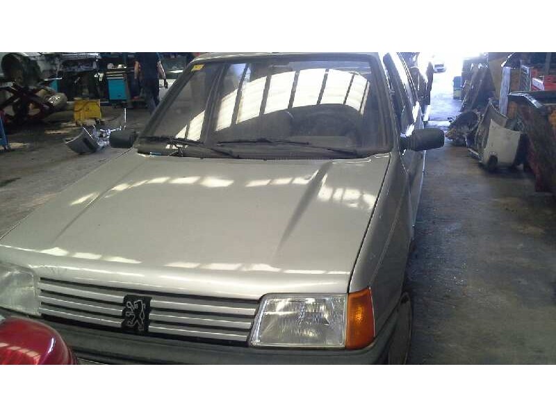 peugeot 205 berlina del año 1988