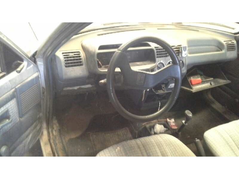 peugeot 205 berlina del año 1988