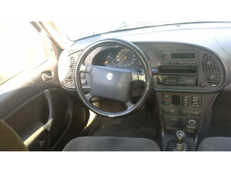 saab 900 berlina del año 1994