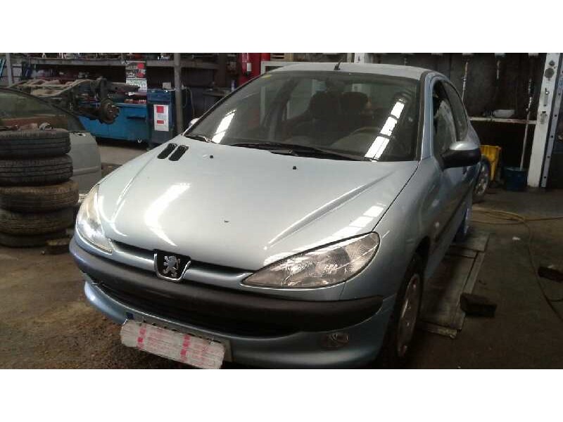 peugeot 206 berlina del año 2001