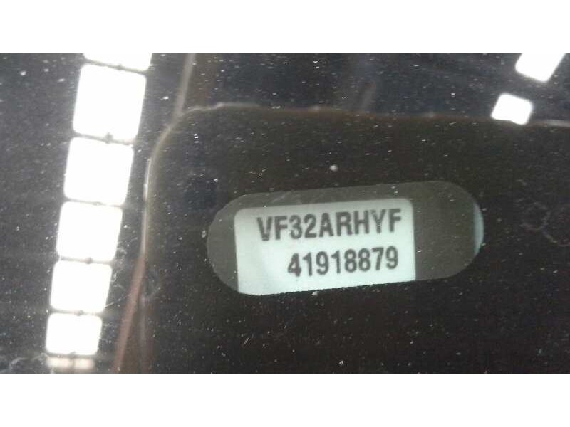 peugeot 206 berlina del año 2001