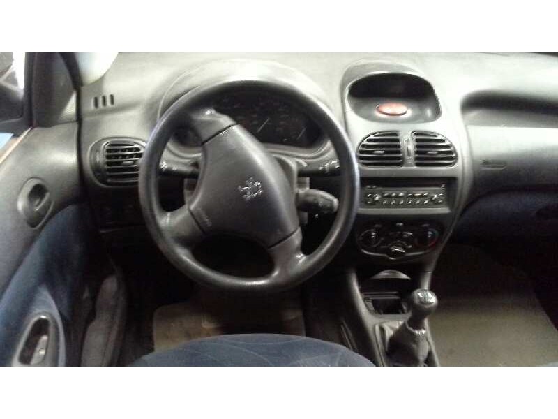 peugeot 206 berlina del año 2001