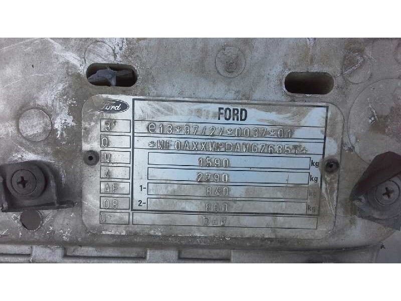 ford focus berlina (cak) del año 1998