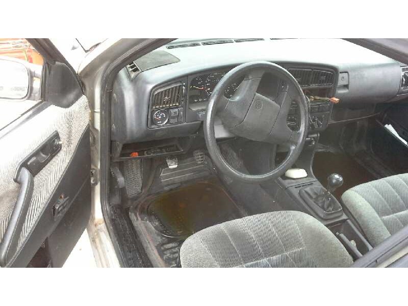 volkswagen passat berlina (312) del año 1990
