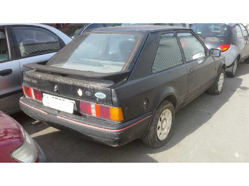 ford escort berlina del año 1989