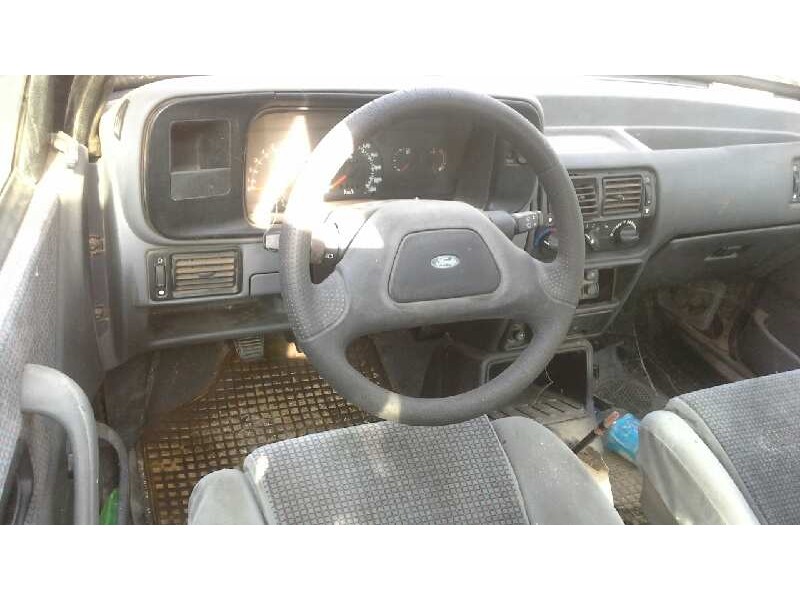 ford escort berlina del año 1989