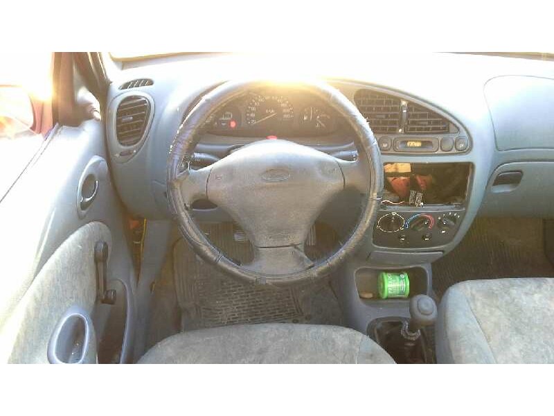 ford fiesta berlina del año 1997