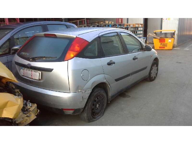 ford focus berlina (cak) del año 2000