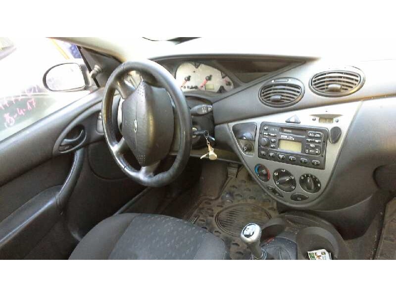 ford focus berlina (cak) del año 2000