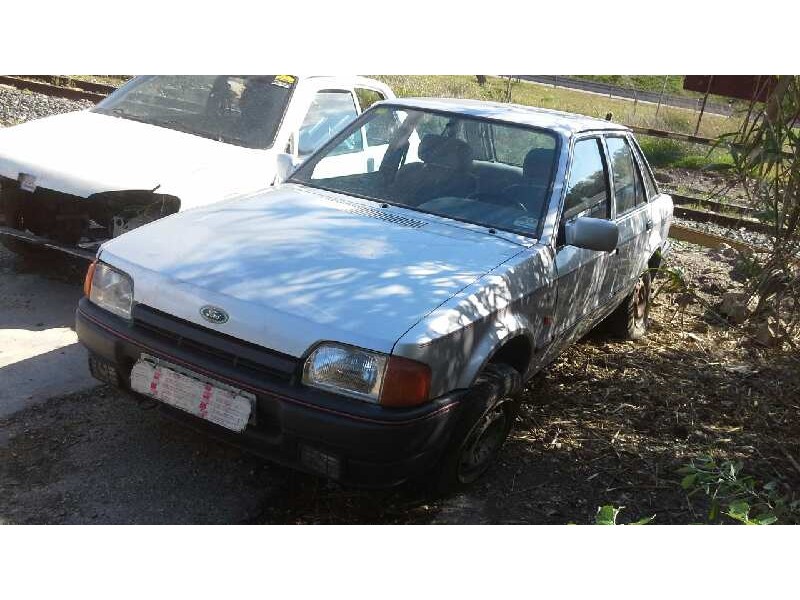 ford escort berlina del año 1990