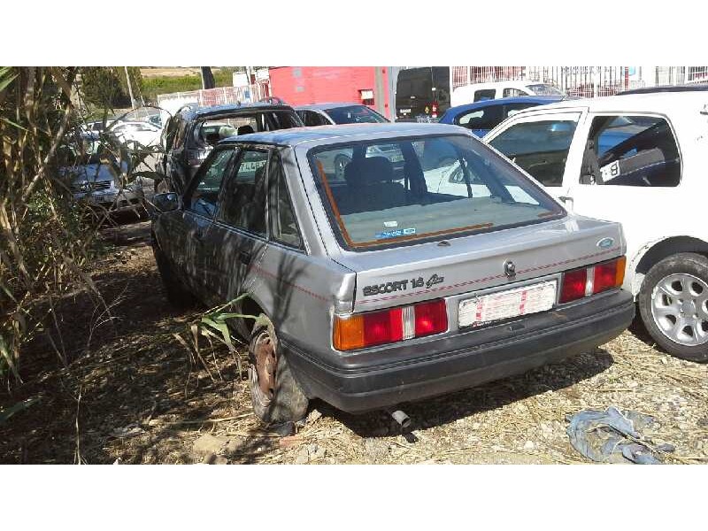 ford escort berlina del año 1990