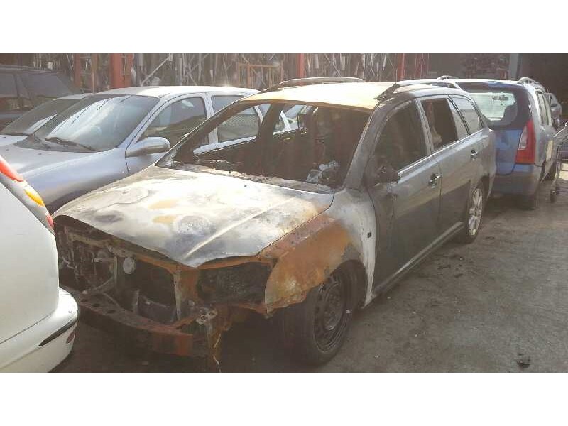 toyota avensis wagon (t25) del año 2005