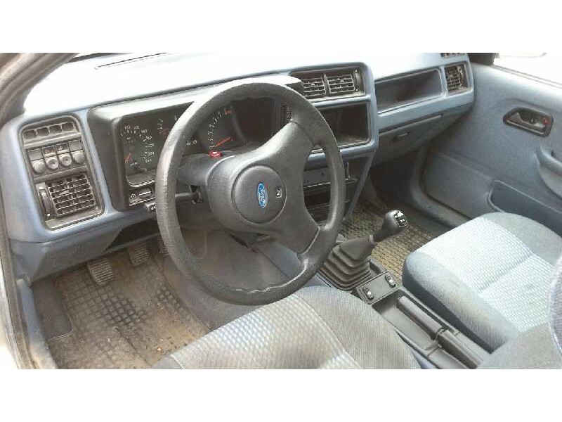 ford sierra berlina del año 1989