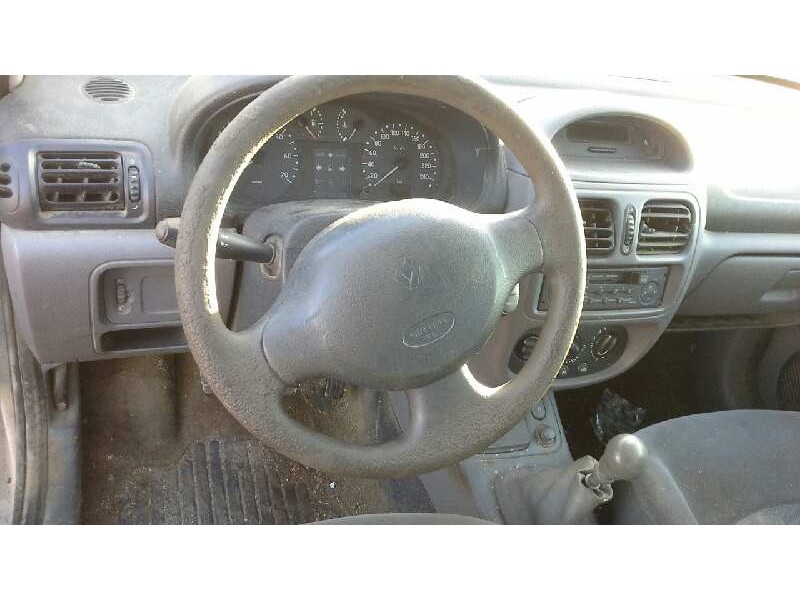 renault clio ii fase i (b/cbo) del año 2000