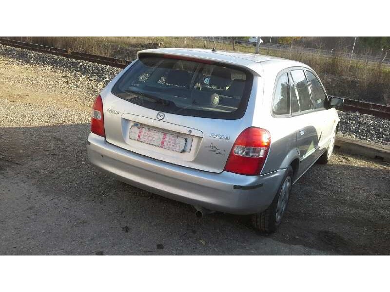 mazda 323 berl. f/s (bj) del año 2001