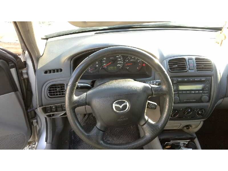 mazda 323 berl. f/s (bj) del año 2001