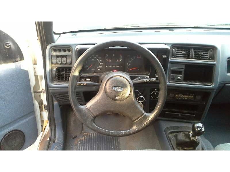 ford sierra berlina del año 1989