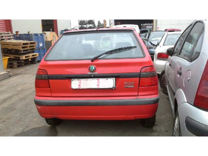 skoda felicia berlina ( 791) del año 1999