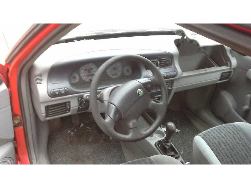 skoda felicia berlina ( 791) del año 1999