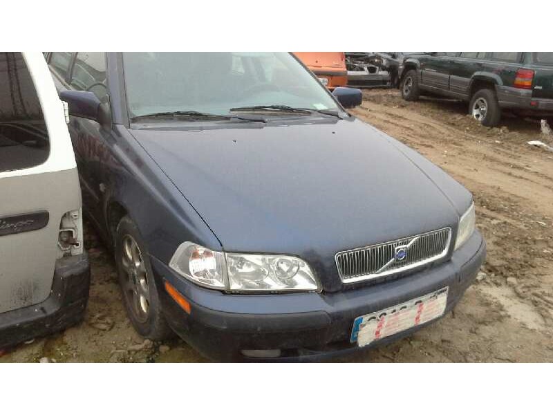 volvo s40 berlina del año 2000