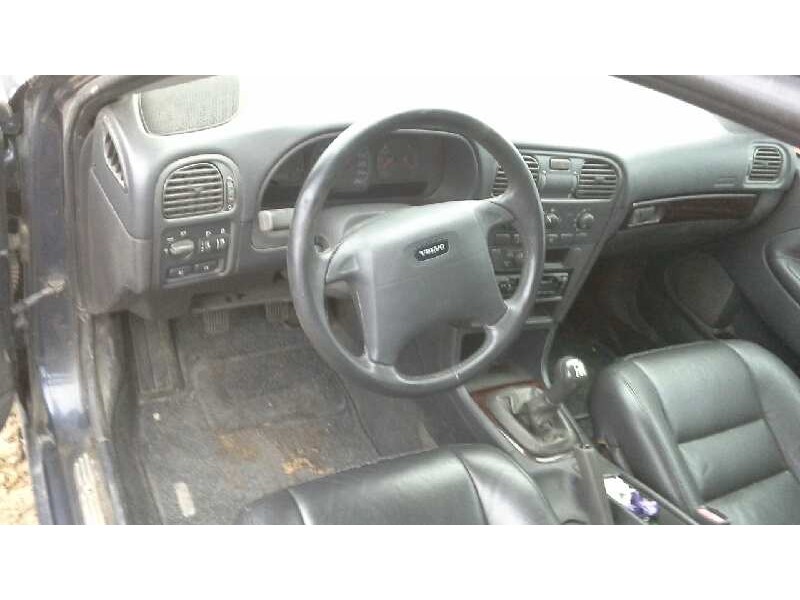 volvo s40 berlina del año 2000