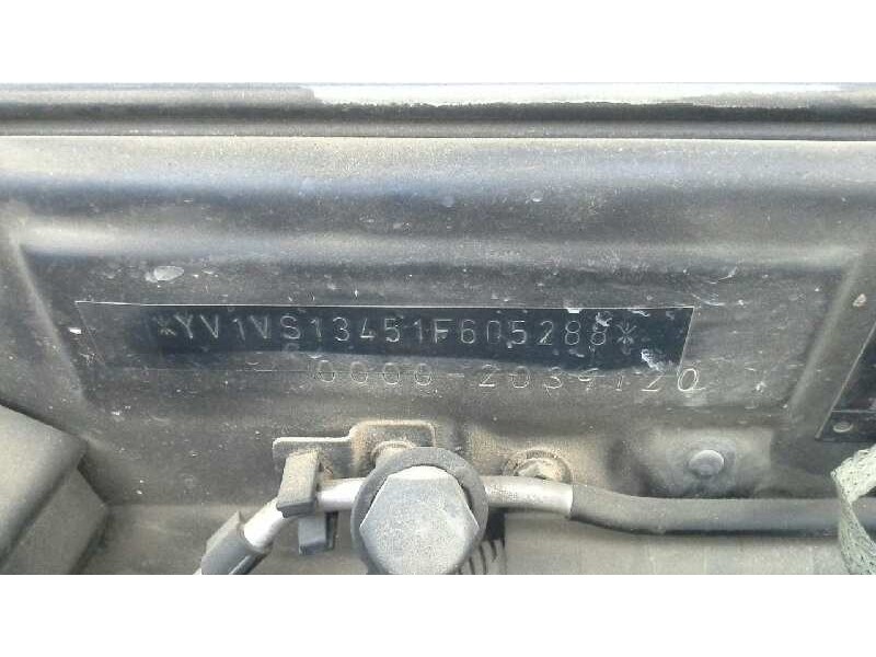 volvo s40 berlina del año 2000