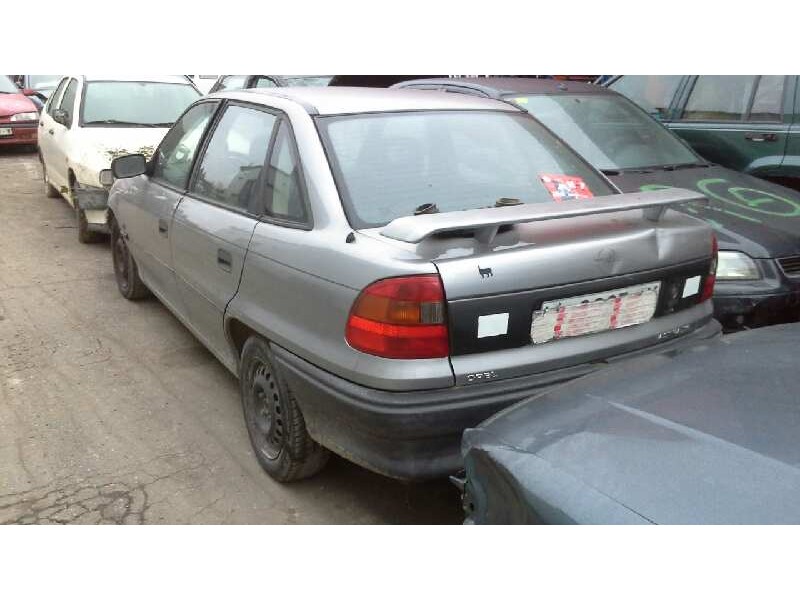 opel astra f berlina del año 1995