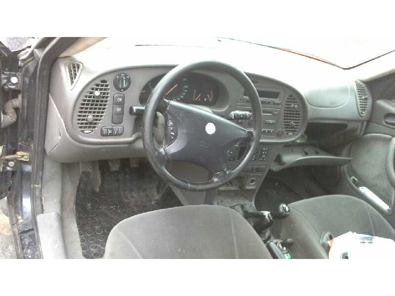 saab 9-3 berlina del año 2001