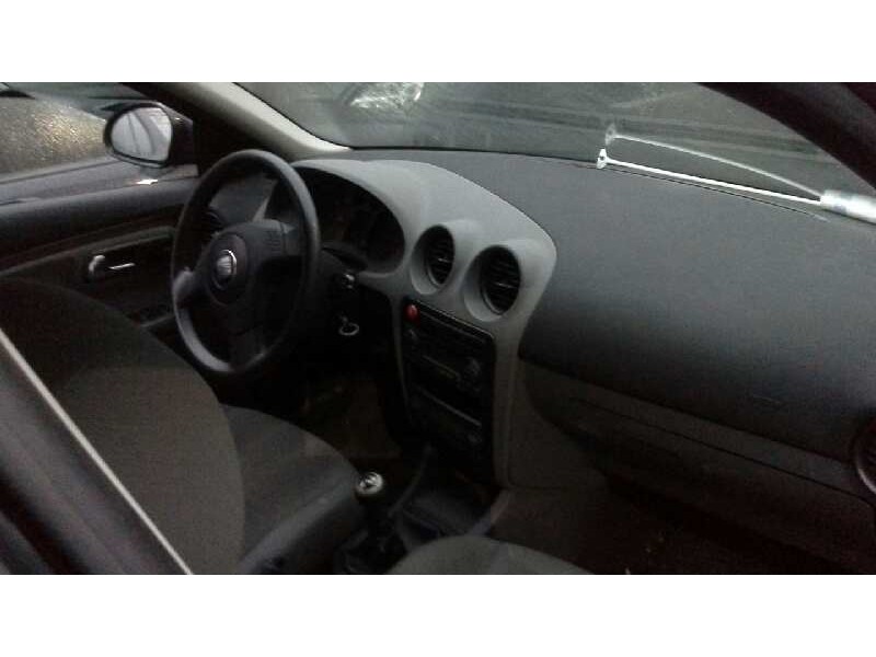 seat ibiza (6l1) del año 2002