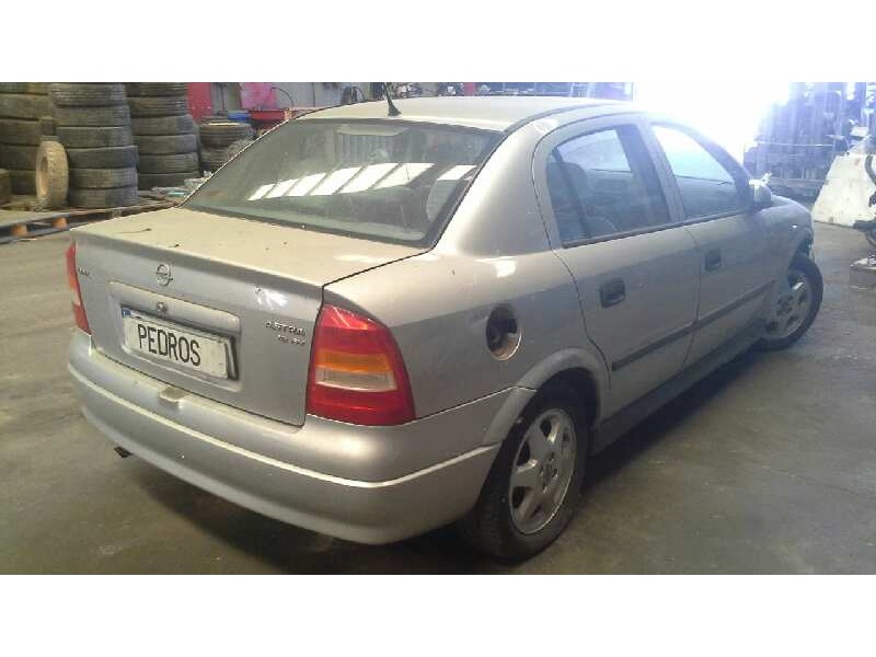 opel astra g berlina del año 2001