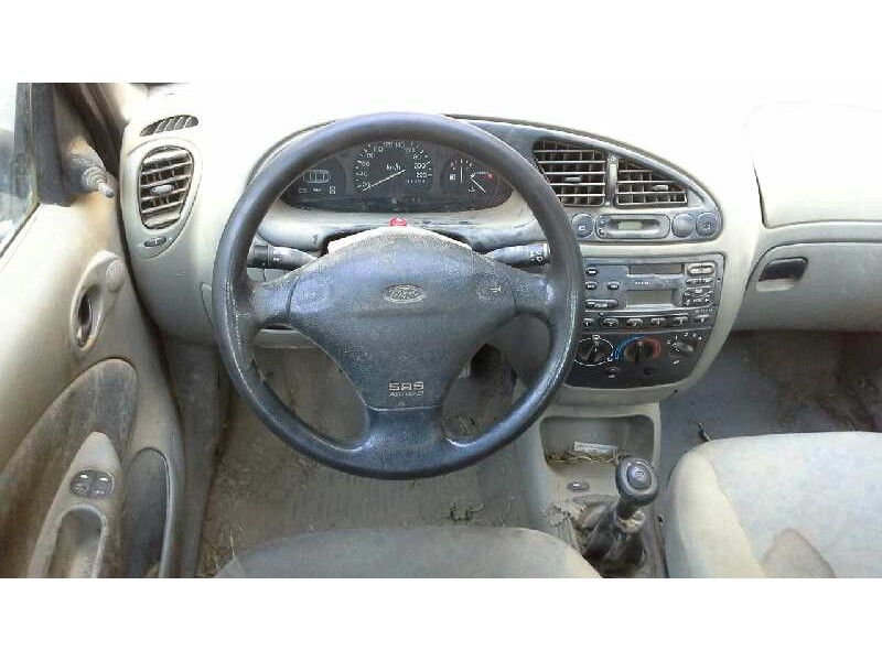 ford fiesta berlina (dx) del año 1996