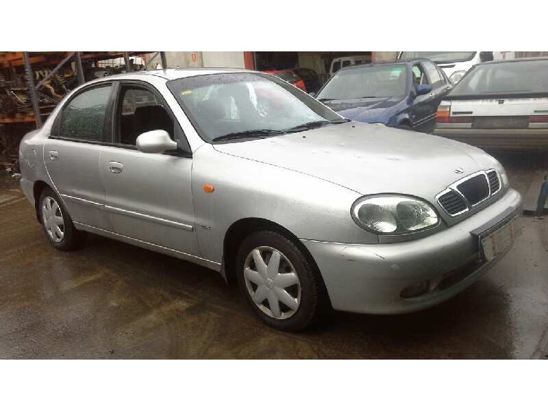 daewoo lanos del año 2000